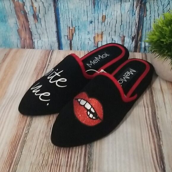 Memoi Bite Me Closed Toe Slippers - Picture 10 of 11